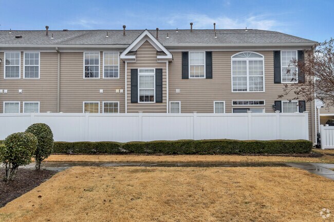 Photo - Carriage House At Town Square