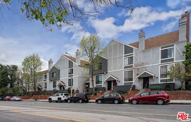 Building Photo - 18100 Burbank Blvd Unit 26