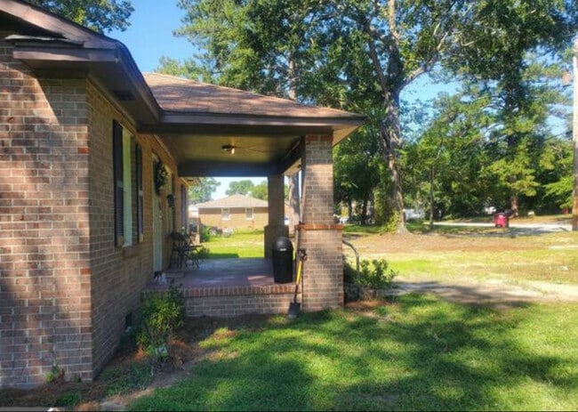 Photo - 1574 Colonial Dr