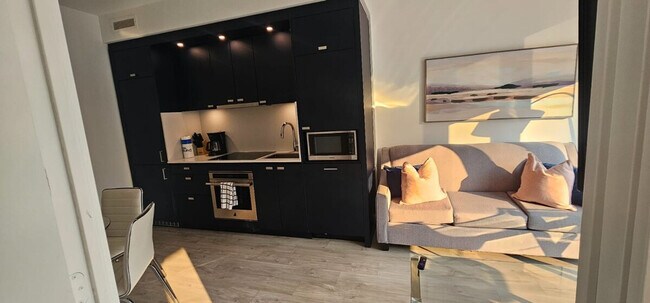 Photo - 470 Front St W Unit ID1286445P