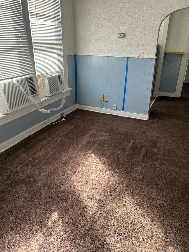 Unit #2 - 1011 S Willett St Unit #3