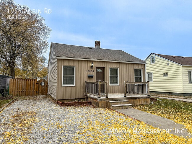 Building Photo - CHARMING 2 BED/1 BATH BUNGALOW - EAST WINDSOR + HYDRO,WATER & GAS!