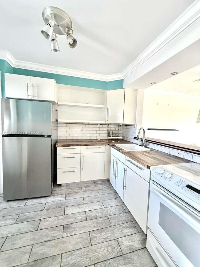 1530 NE 191st St Unit 340