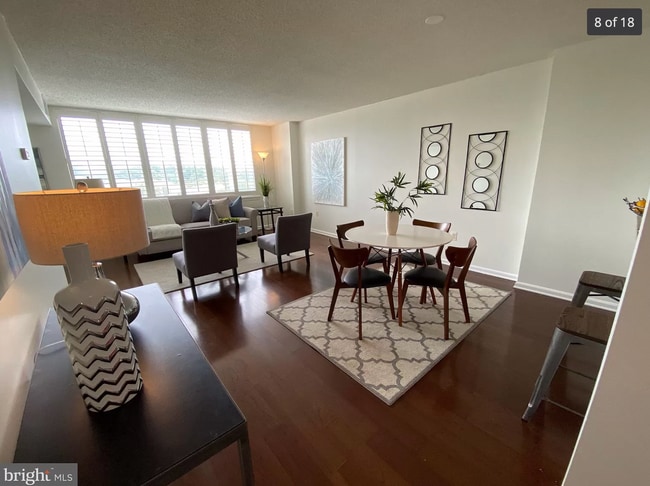 Photo - 10101 Grosvenor Plz Unit 714