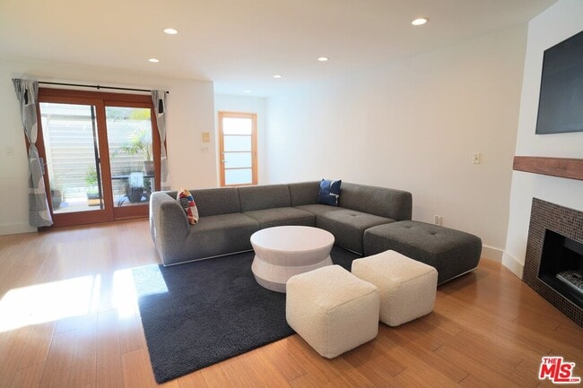 Photo - 2016 Euclid St Unit 17