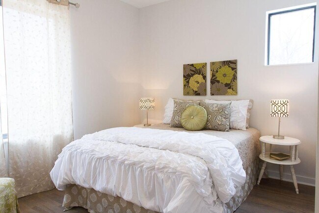 Photo - 1035 Chester Ave Unidad 9