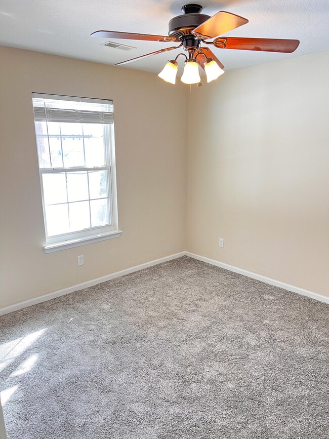 Photo - 1234 Evergreen Cir