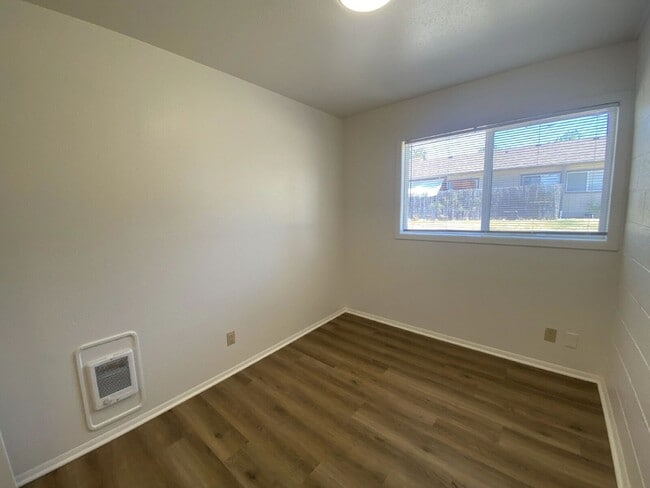 Photo - 769 NE Alameda Ave