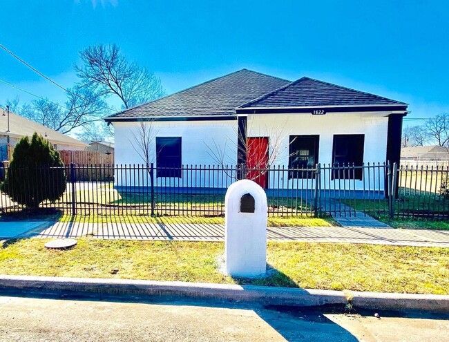Spacious Victory Gardens home near Trammel... - Spacious Victory Gardens home near Trammel...