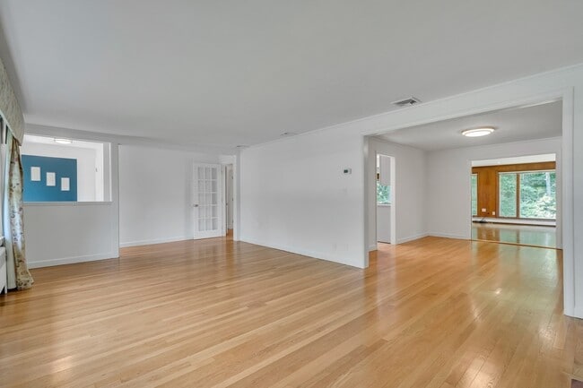 Photo - 39 Winthrop Rd