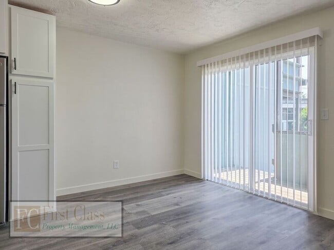 Photo - 12345 SW Hall Blvd Unidad 05