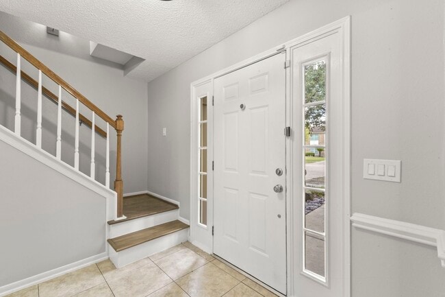 Photo - 630 Hawthorn Pl