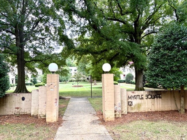 Building Photo - 1/2 MONTH OFF SPECIAL - Dilworth -Historic Myrtle Sq 1 bed 1 bath condo