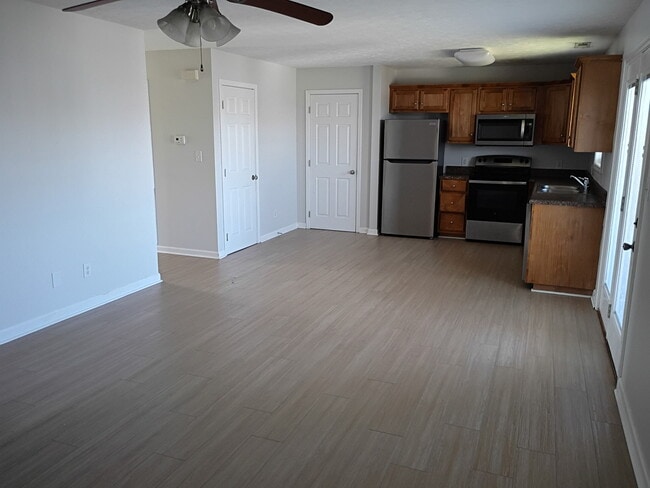 Photo - 290 Creekwood Ave Unit B
