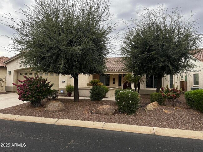 2572 N 165th Dr