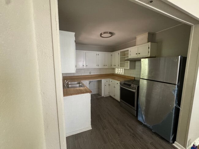 Photo - 304 W 35th St
