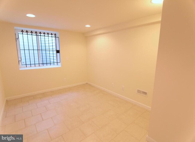 Photo - 1852 Willington St