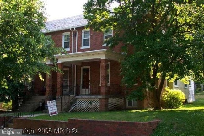 Building Photo - 4210 10th St NE