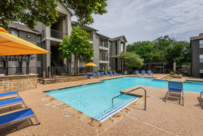 Piscina estilo resort en Oak Park Apartments - Oak Park Apartamentos