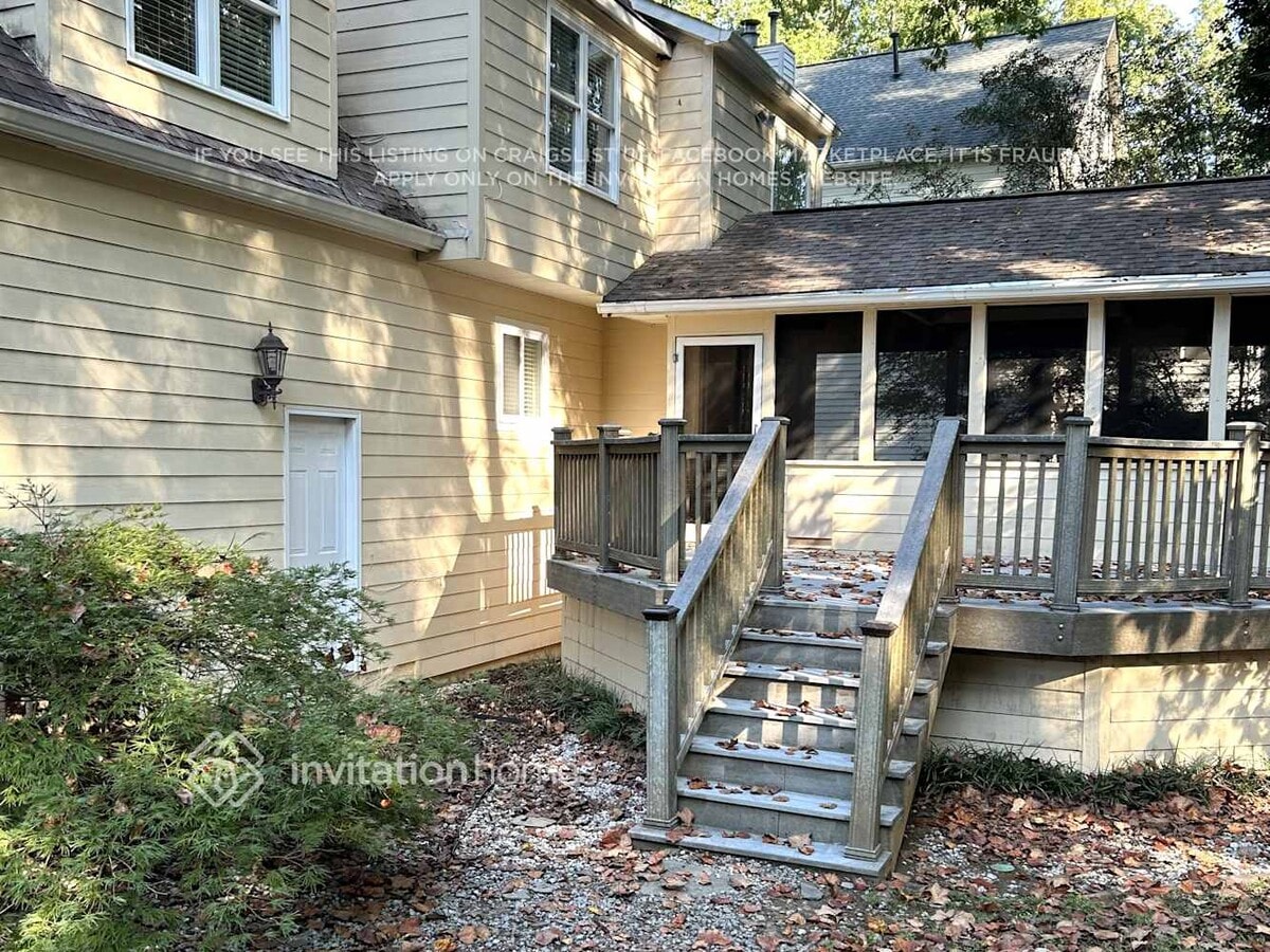 Photo - 1361 Willowbrook Dr SW