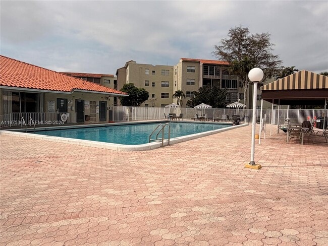 Building Photo - 1800 SW 81st Ave Unit 1100