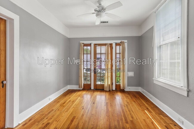 Photo - 806 Constantinople St