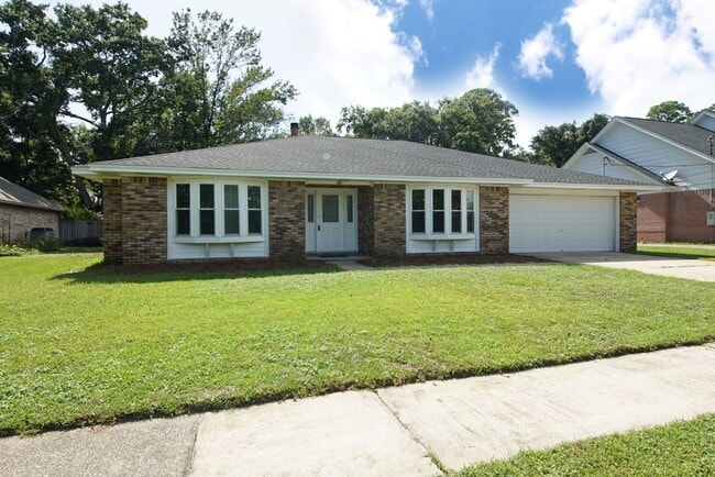 Building Photo - Great Location in Mary Esther Rental