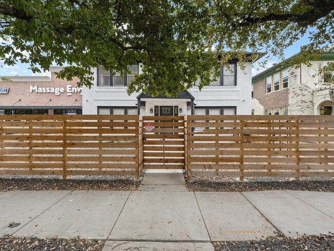 Photo - 1119 Waugh Dr Unit 4