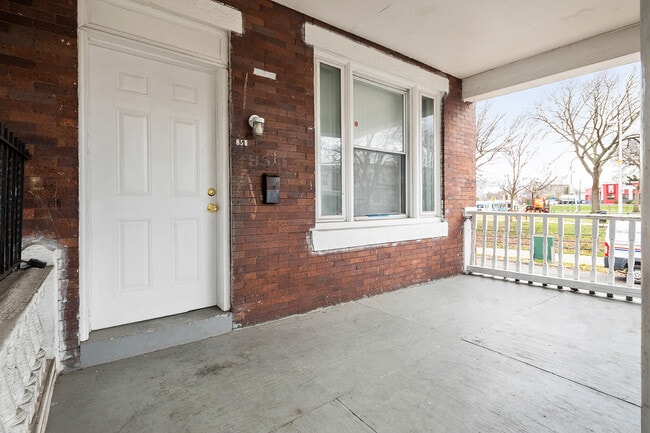 Photo - 851 S 57th St