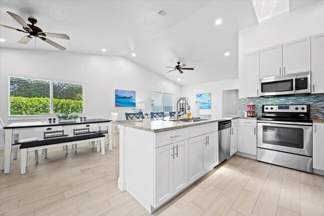 Photo - 6077 Francis St