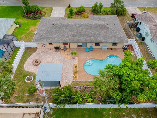 Photo - ?Large 3-Bedroom ?Pool Home with ?Stay-cat...