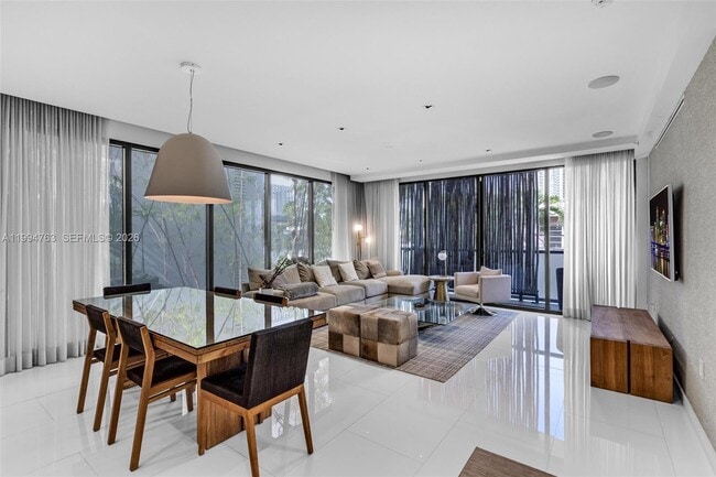 Photo - 350 Meridian Ave Unidad 202