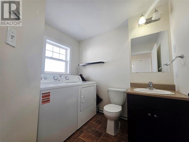 Photo - 980 Tamarack Dr