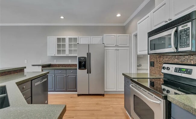 Photo - 8804 71 St Ct SW