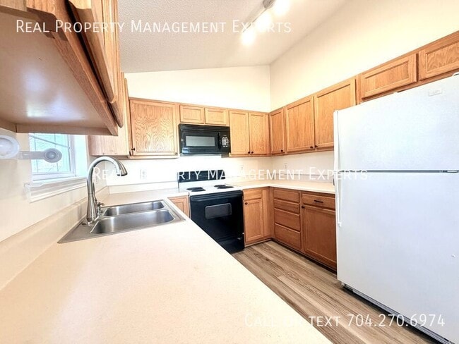 Photo - 123 Garden St