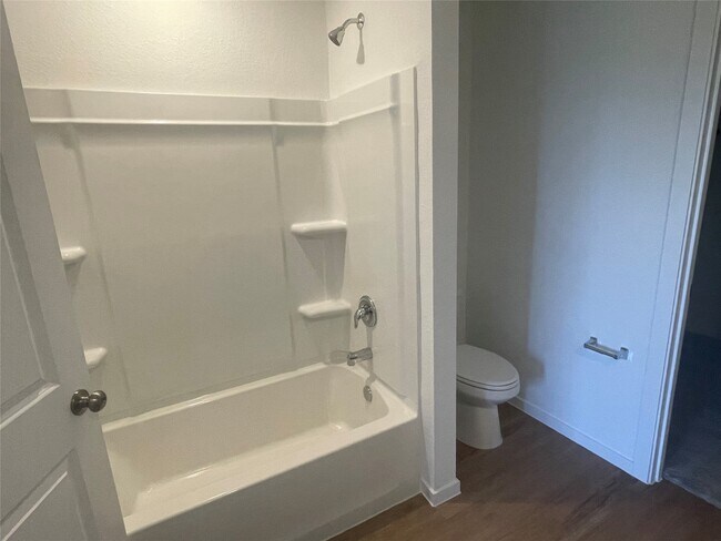 Photo - 827 Rosewood Trl