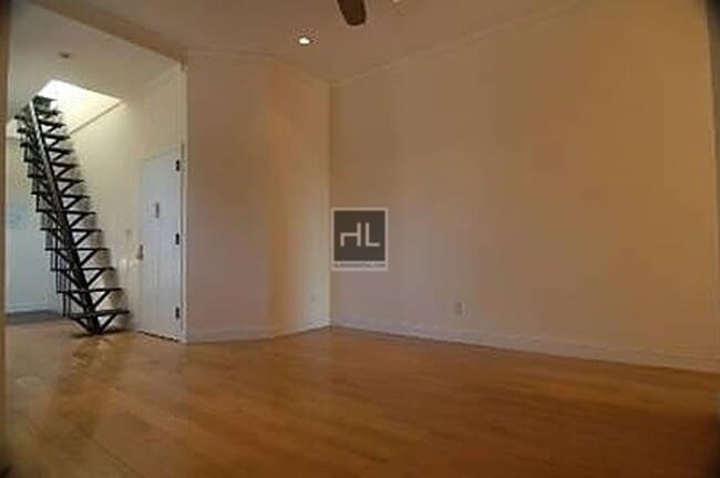 Building Photo - E 10TH ST. Rental