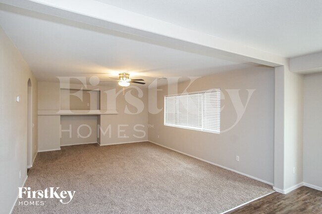 Photo - 985 Blue Lantern Dr