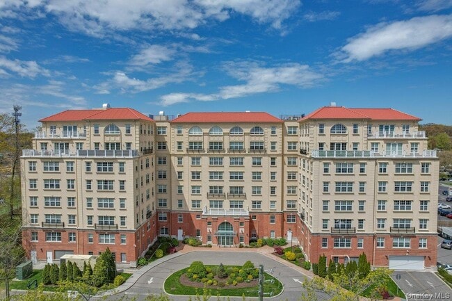 Building Photo - 10 Byron Pl Unit 310