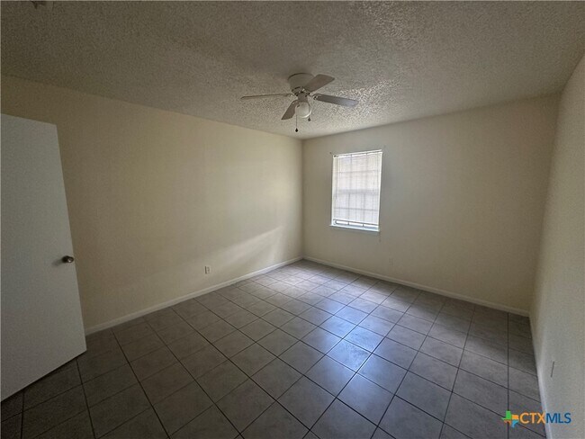 Photo - 2109 Hinkle Ave Unidad B