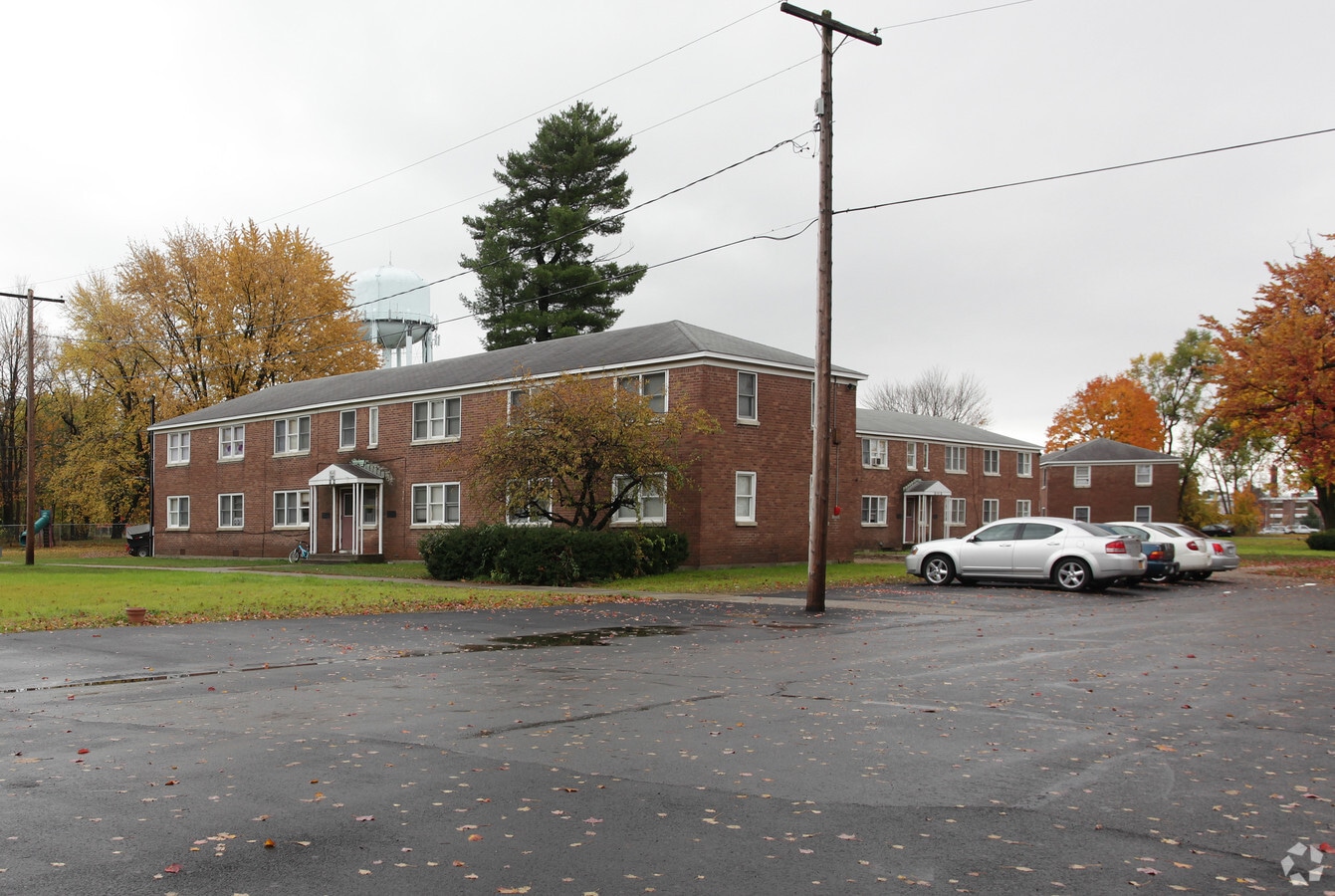 Maple Pine Manor - Maple Pine Manor Apartments