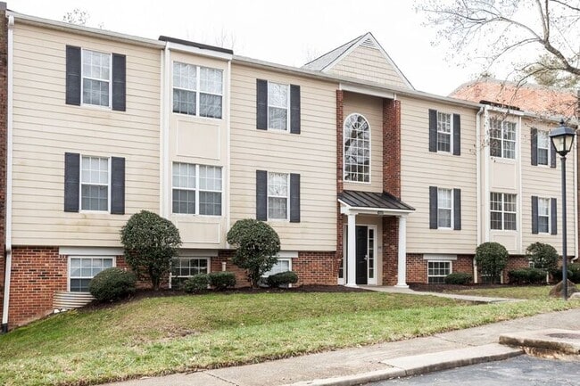 Building Photo - 1221 Villa Ln Unit B Rental
