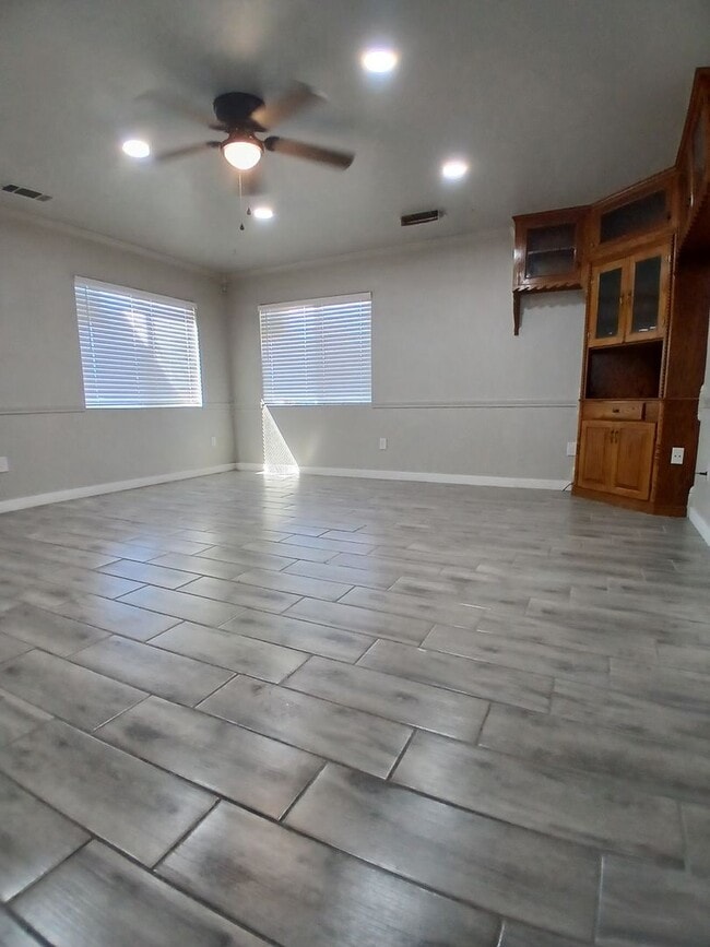 Photo - 141 N 5th St Unidad PGI