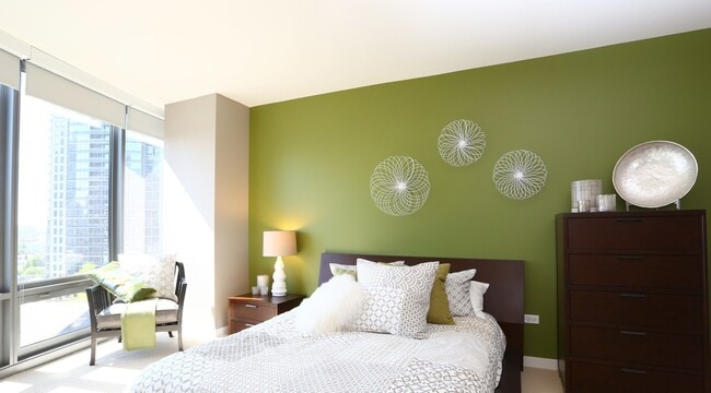 Photo - 300 W Hubbard St