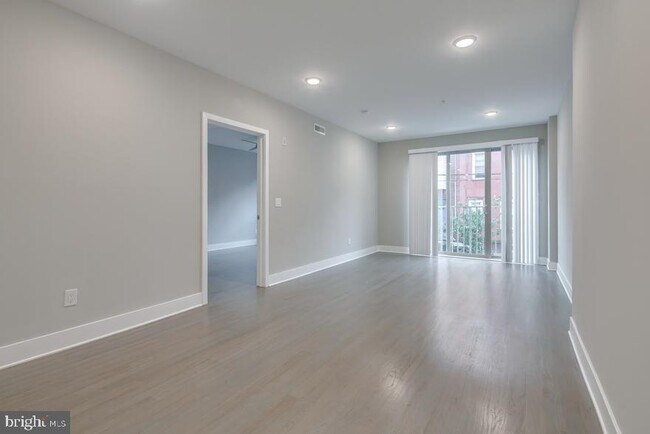 Photo - 1607 Catharine St Unit 1H