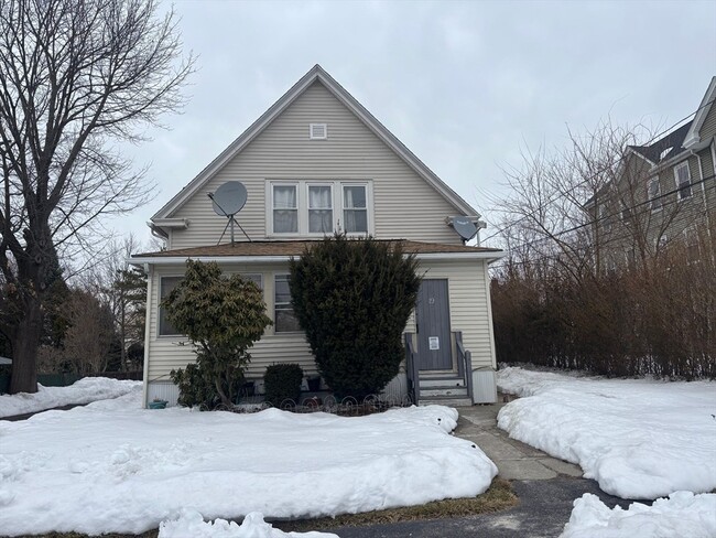 Building Photo - 19 Summerhill Ave Unit D