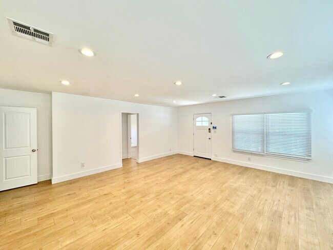 Photo - 5937 Ranchito Ave