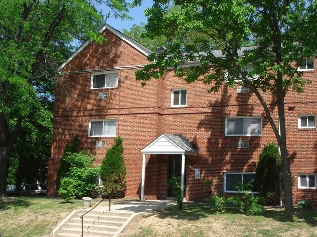 Oakridge Apartments - Oakridge Apartments