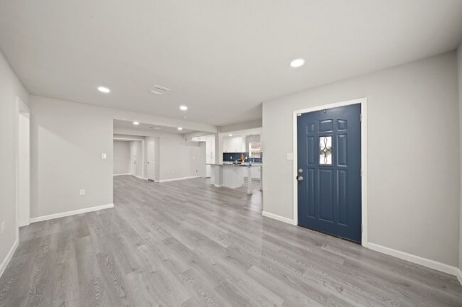 Building Photo - "Charming 3-Bedroom FULLY RENOVATED Home o...