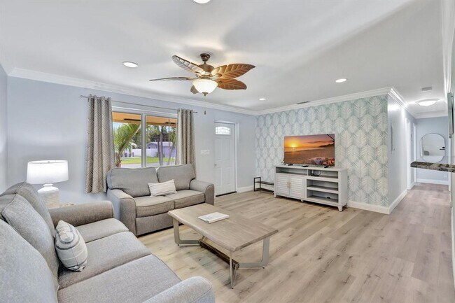 Photo - 925 NE 25th Ave